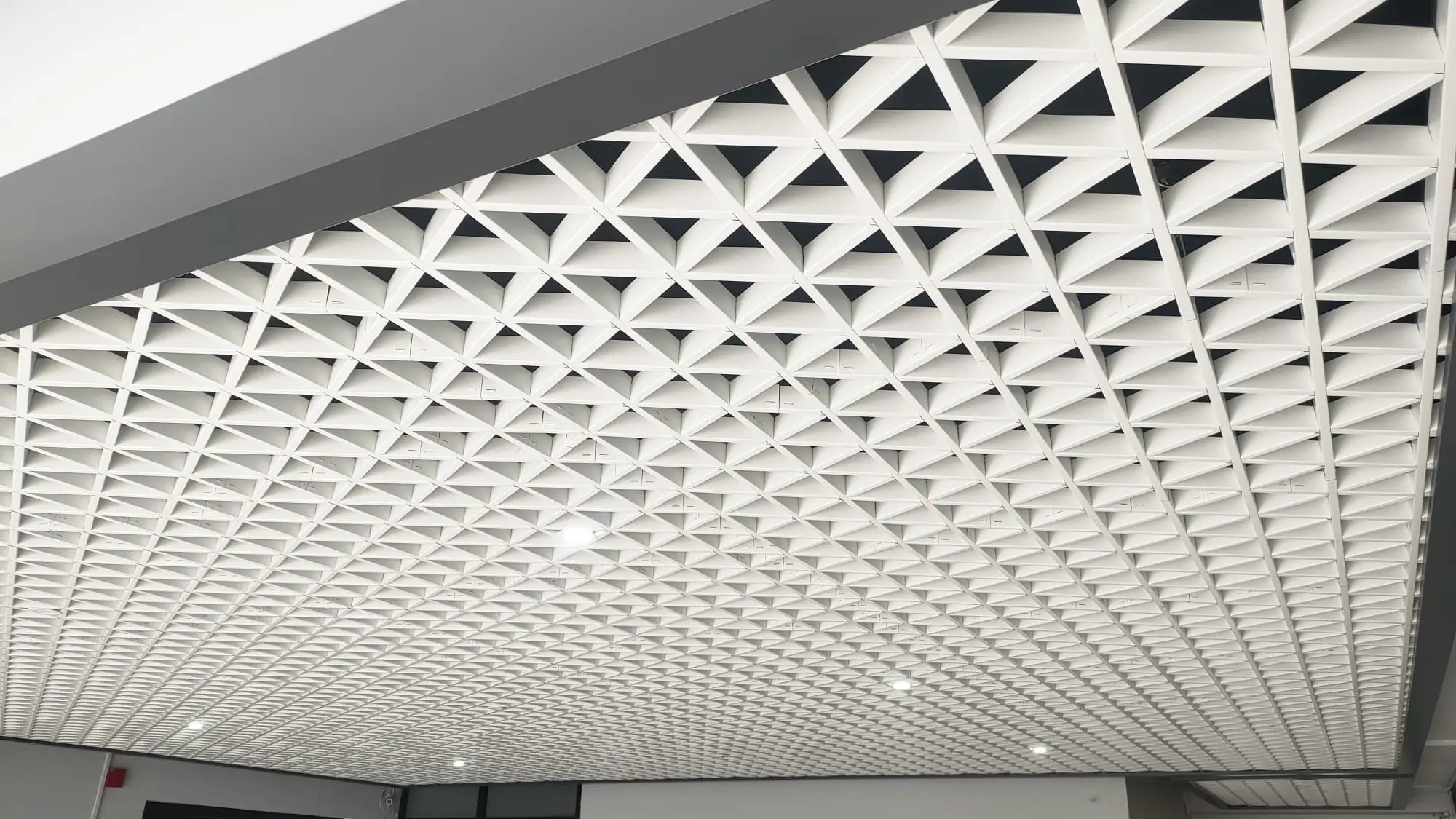 Üçgen Petek Asma Tavan